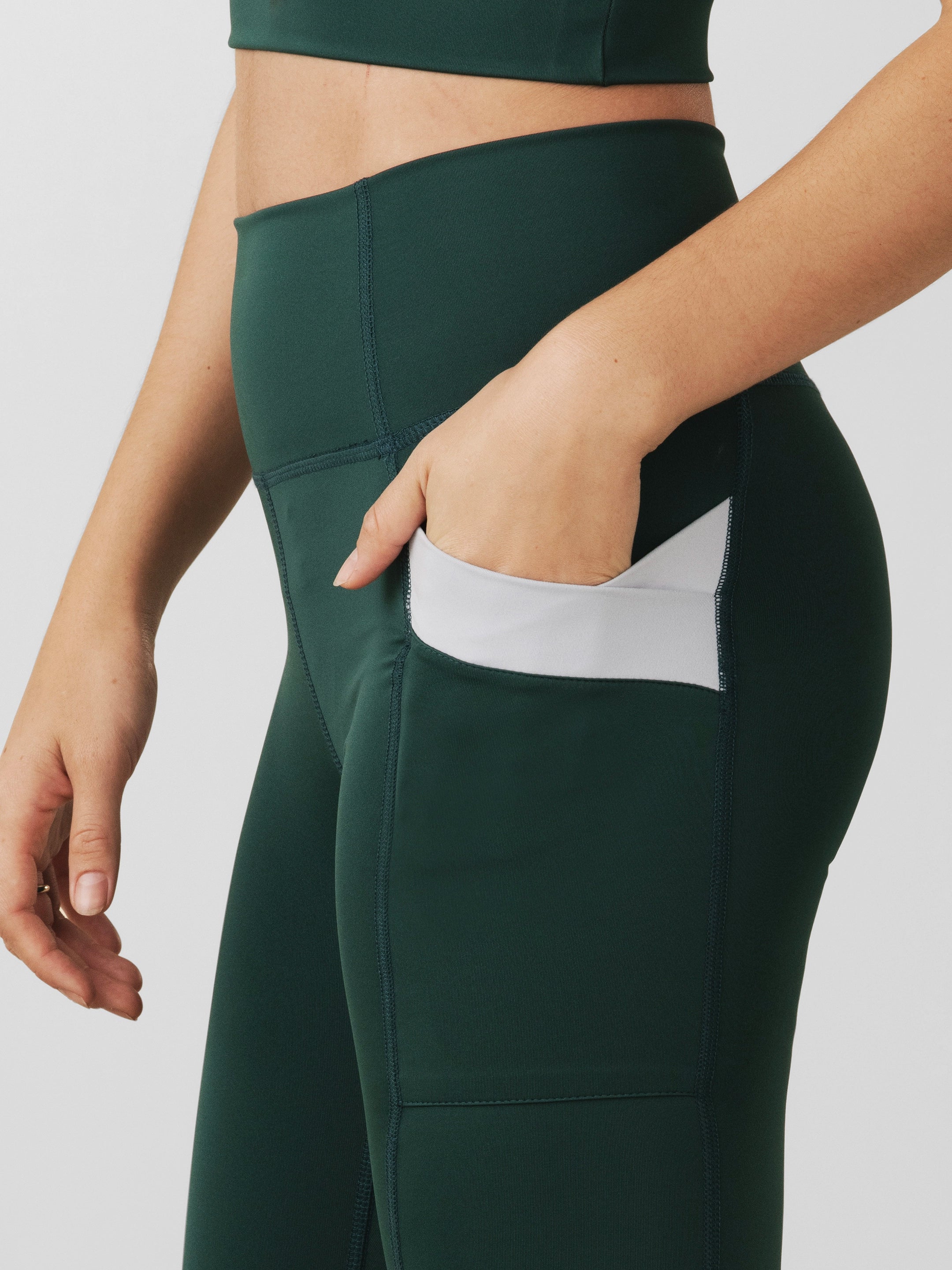 Criss-Cross Pocket Legging