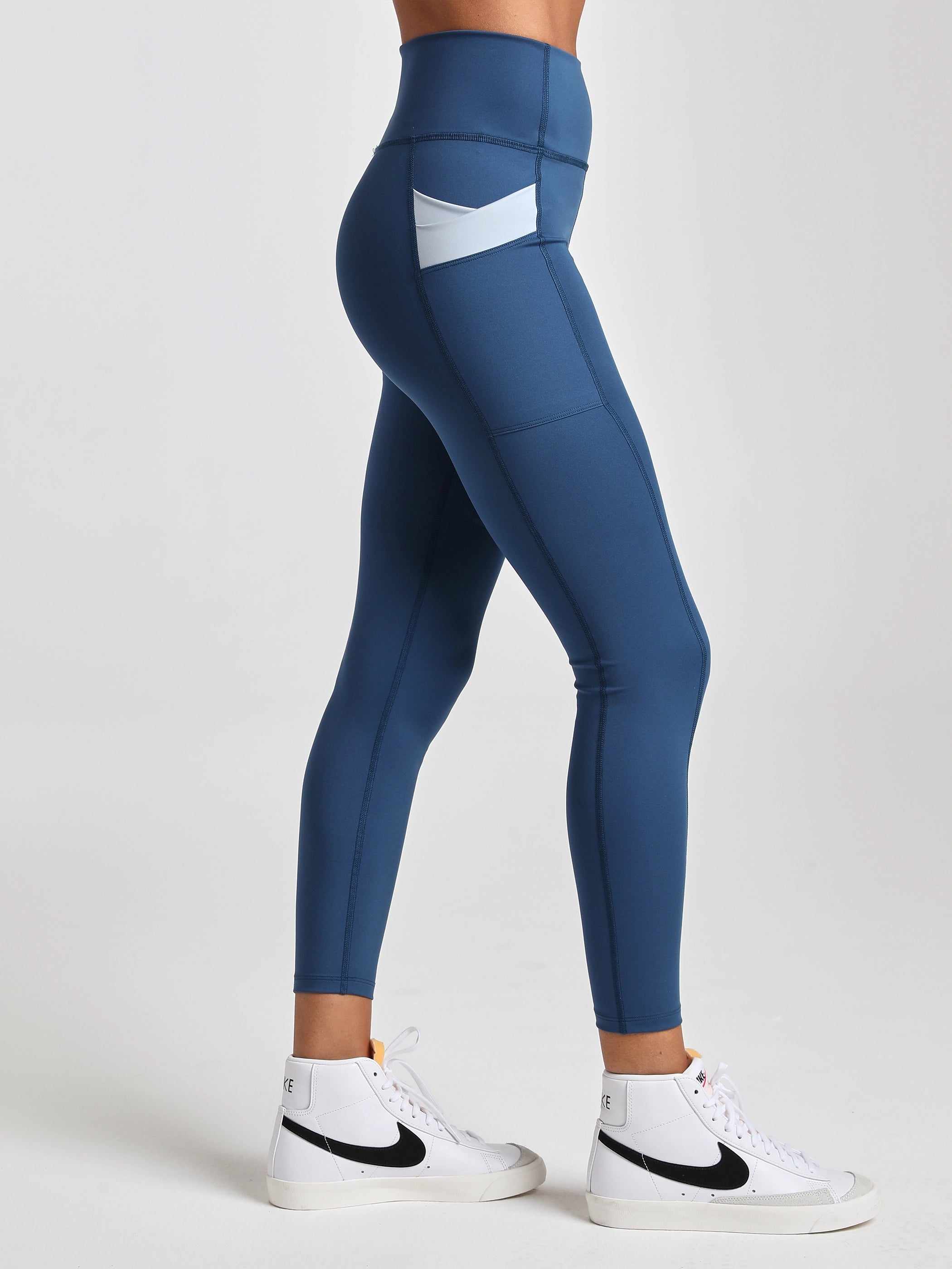 Criss-Cross Pocket Legging