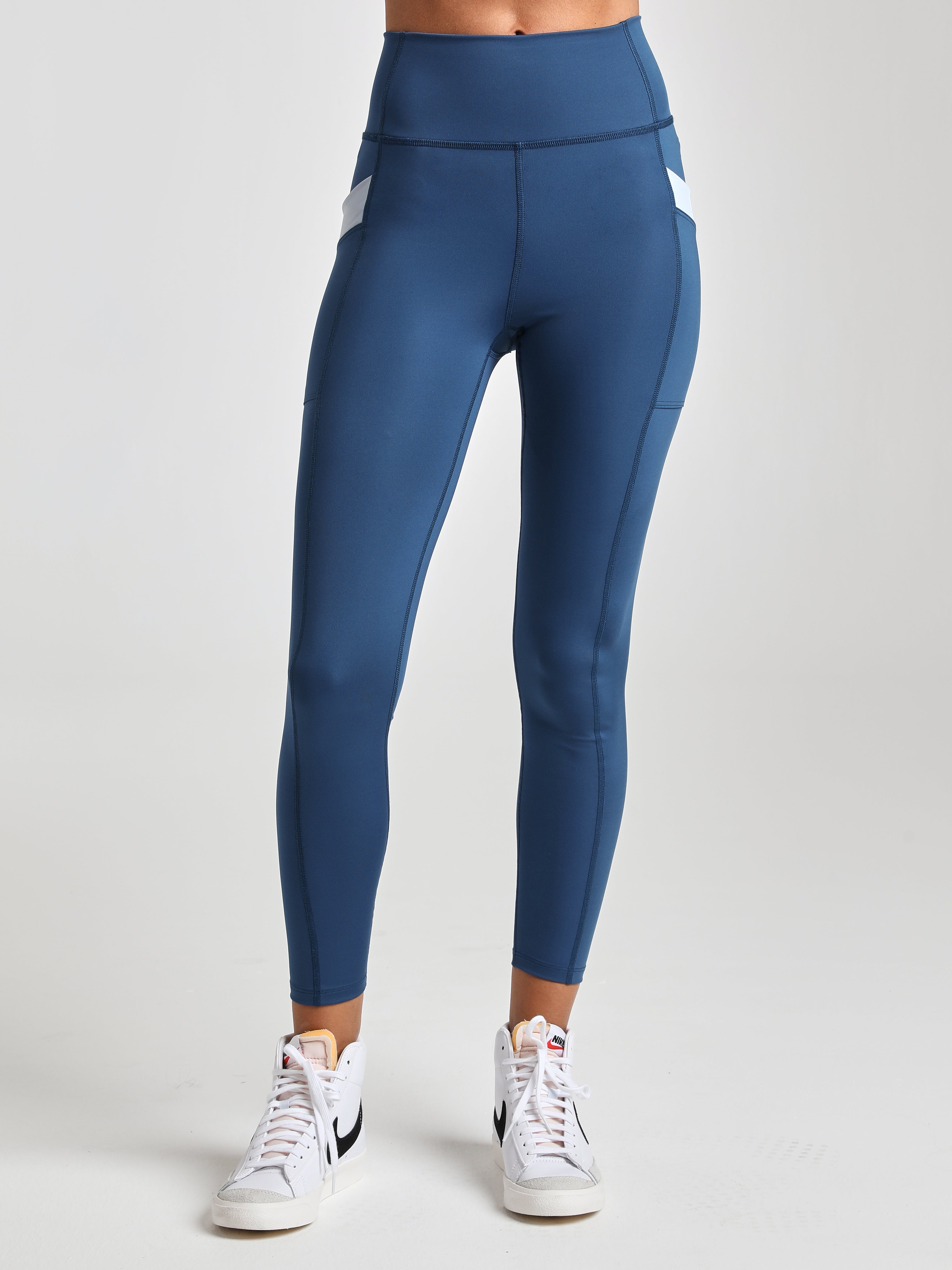 Criss-Cross Pocket Legging